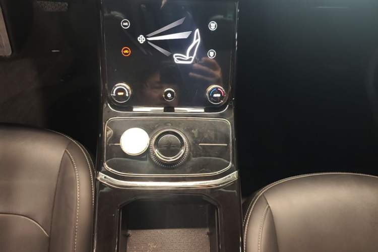 Used NETA U 2023 NETA U-Ⅱ Challenge Edition 400 U Show – Lithium Iron Phosphate Gear Lever