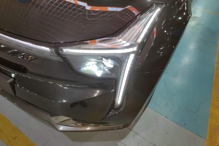 Used NETA U 2023 NETA U-Ⅱ 400 U Show Edition – Lithium Iron Phosphate Left Front Headlight