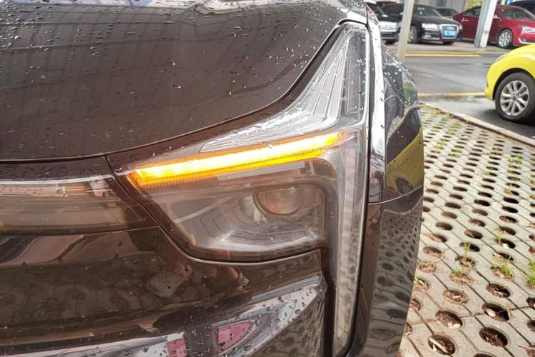 Used NETA U 2023 NETA U-Ⅱ Challenge Edition 500 U Show – Lithium Iron Phosphate Left Front Headlight