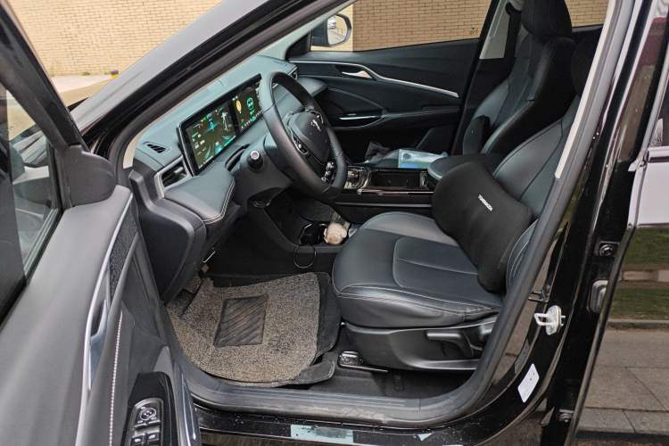 Used NETA U 2023 NETA U-Ⅱ Challenge Edition 500 U Show – Lithium Iron Phosphate Left Front Seat