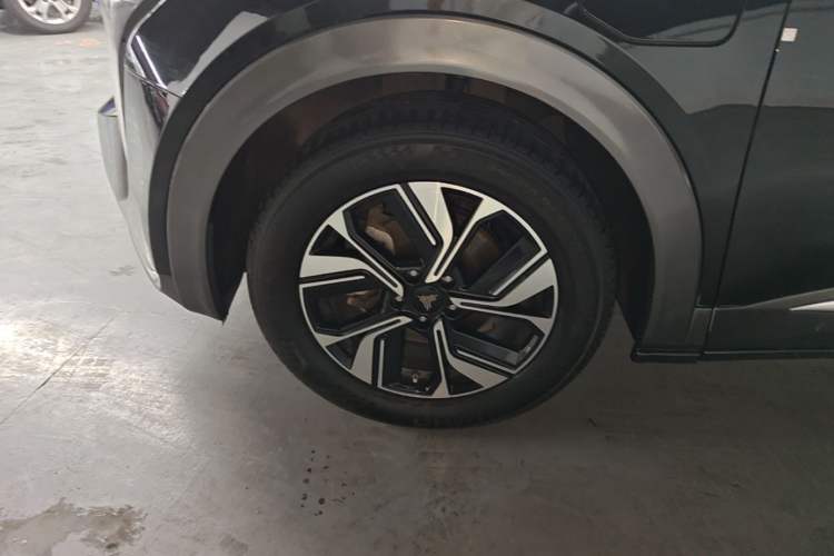 Used NETA U 2023 NETA U-Ⅱ Challenge Edition 400 U Show – Lithium Iron Phosphate Left Front Wheel Hub