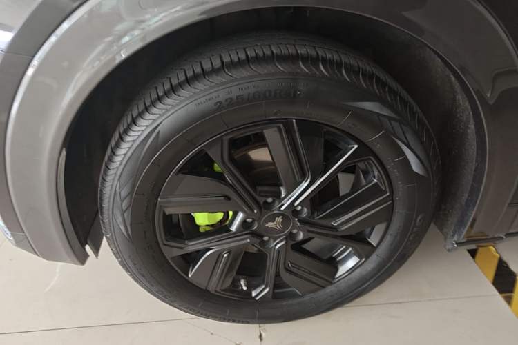 Used NETA U 2023 Neta U-Ⅱ Challenge Edition 400 LFP Left Front Wheel Hub