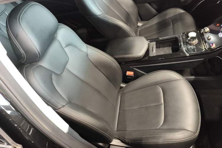 Used NETA U 2023 NETA U-Ⅱ Challenge Edition 400 U Show – Lithium Iron Phosphate Right Front Seat