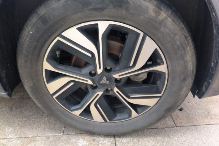 Used NETA U 2023 NETA U-Ⅱ Challenge Edition 500 U Show – Lithium Iron Phosphate Right Front Wheel Hub