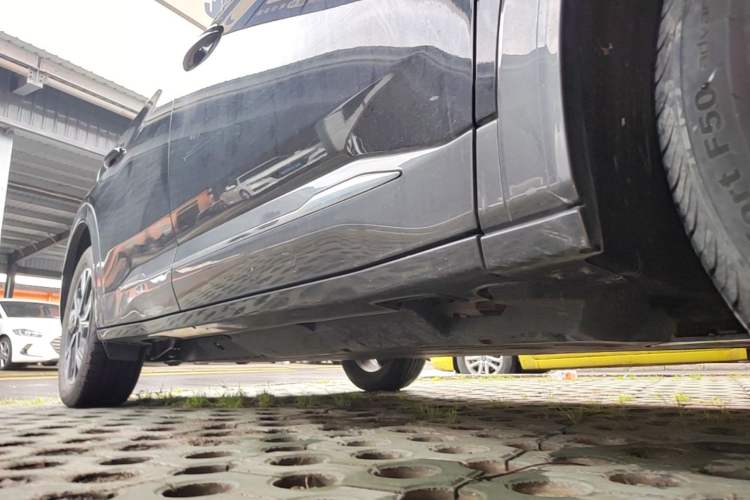 Used NETA U 2023 NETA U-Ⅱ Challenge Edition 500 U Show – Lithium Iron Phosphate Right Side Sill