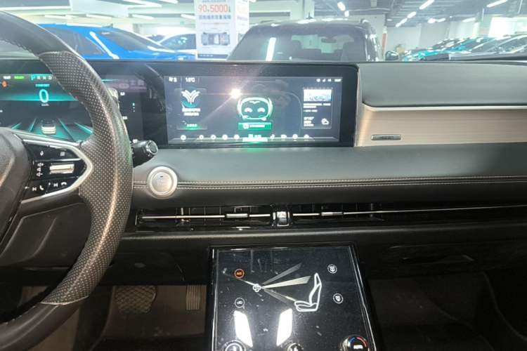 Used NETA U 2023 NETA U-Ⅱ Challenge Edition 400 U Show – Lithium Iron Phosphate Audio And AC Panel