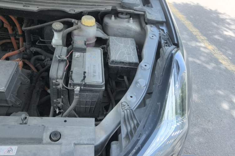 Used NETA U 2023 NETA U-Ⅱ 400 U-SHOW Edition Lithium-Ion Battery Engine Bay Left