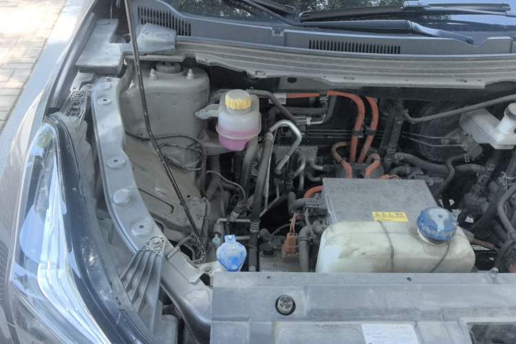 Used NETA U 2023 NETA U-Ⅱ 400 U-SHOW Edition Lithium-Ion Battery Engine Bay Right