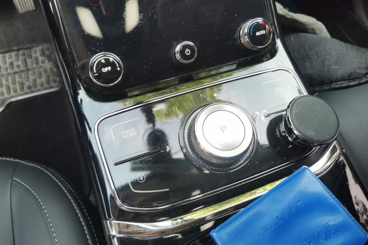 Used NETA U 2023 NETA U-Ⅱ Challenge Edition 400 U Show – Lithium Iron Phosphate Gear Lever