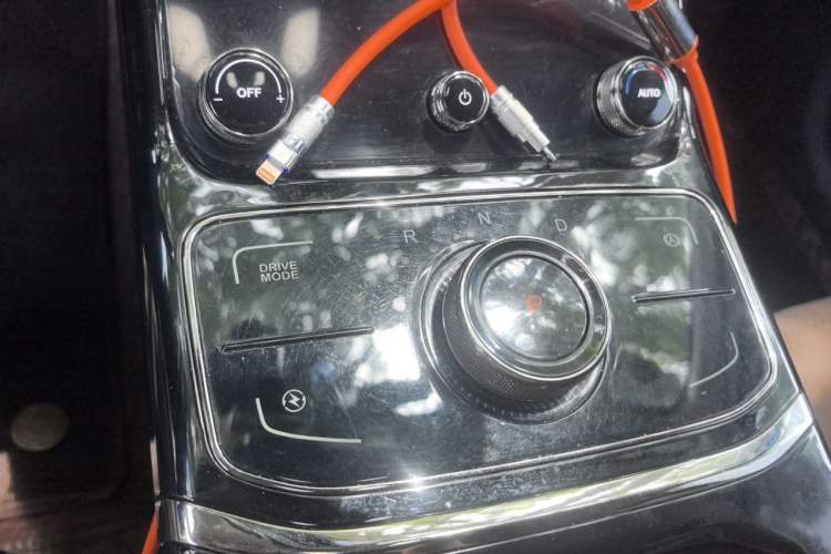 Used NETA U 2023 NETA U-Ⅱ 400 U-SHOW Edition Lithium-Ion Battery Gear Lever