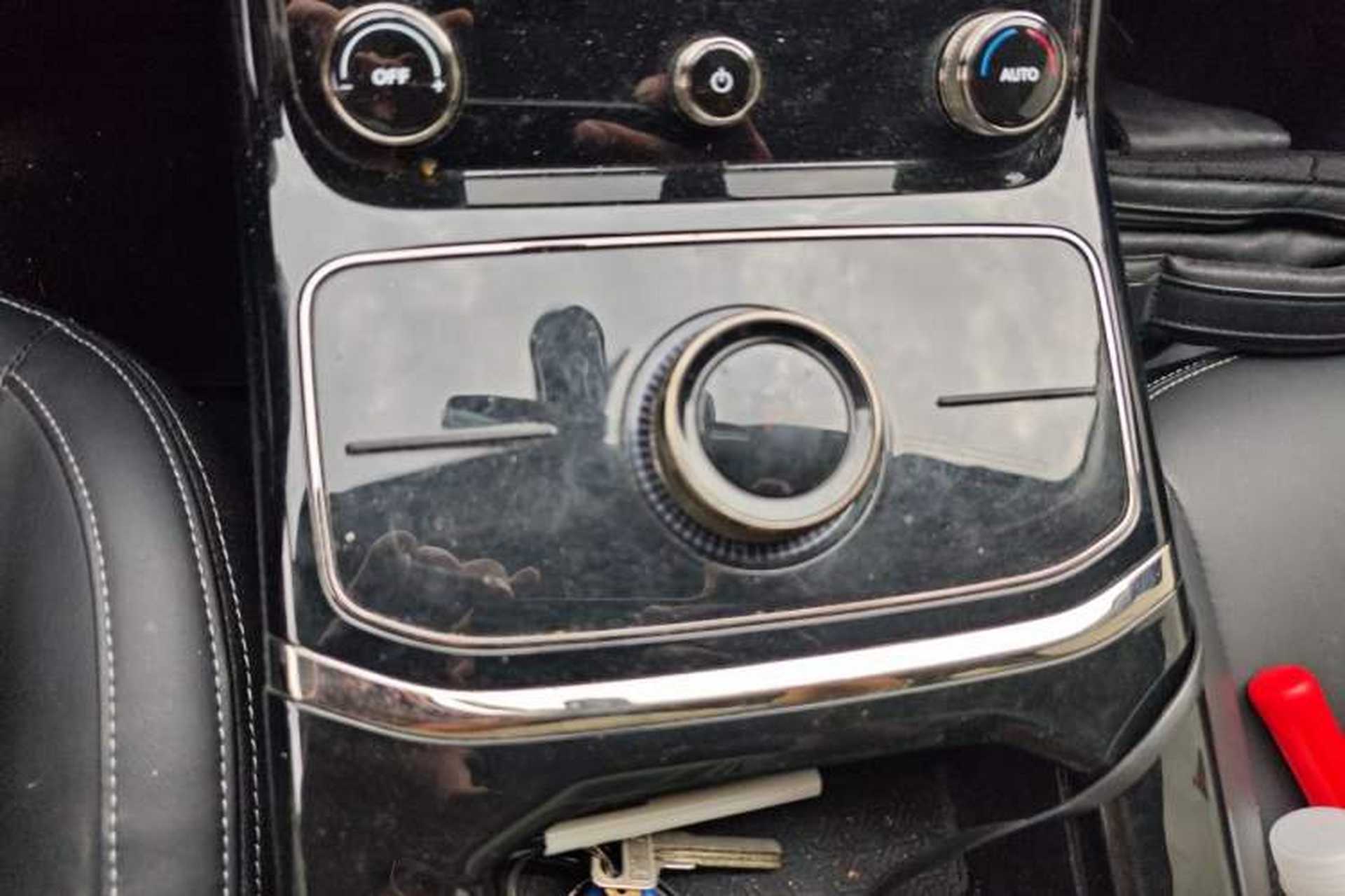 Used NETA U 2023 NETA U-Ⅱ 400 U-SHOW Edition Lithium-Ion Battery Gear Lever