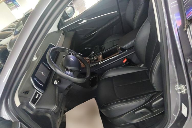 Used NETA U 2023 NETA U-Ⅱ 400 U-SHOW Edition Lithium-Ion Battery Left Front Seat