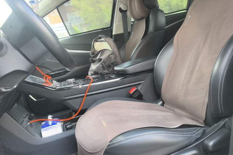 Used NETA U 2023 NETA U-Ⅱ 400 U-SHOW Edition Lithium-Ion Battery Left Front Seat