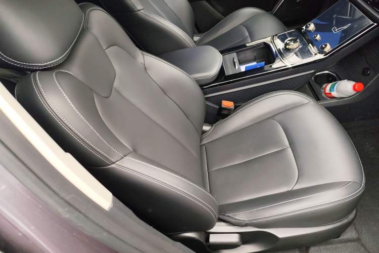 Used NETA U 2023 NETA U-Ⅱ 400 U-SHOW Edition Lithium-Ion Battery Right Front Seat
