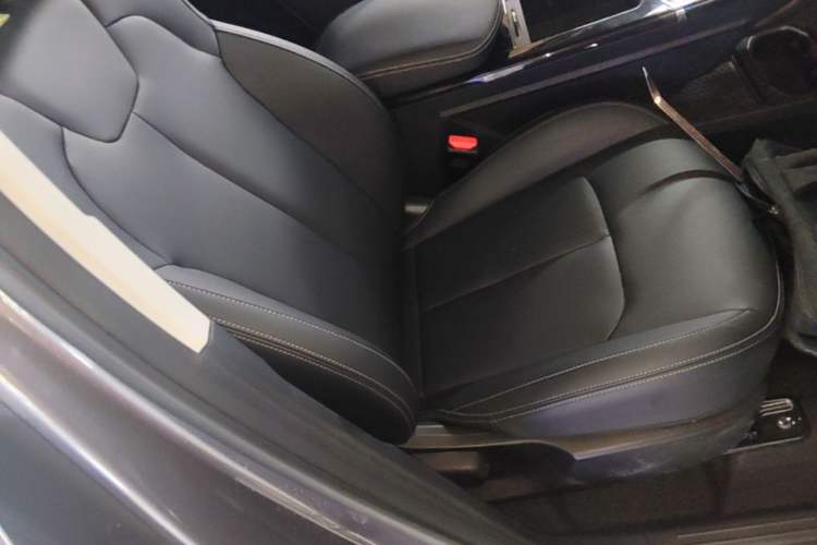 Used NETA U 2023 NETA U-Ⅱ 400 U-SHOW Edition Lithium-Ion Battery Right Front Seat