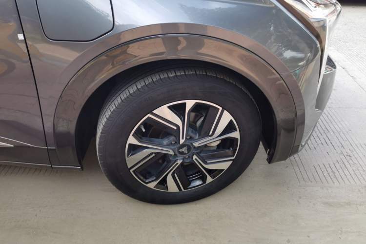 Used NETA U 2023 NETA U-Ⅱ Challenge Edition 400 U Show – Lithium Iron Phosphate Right Front Wheel Hub