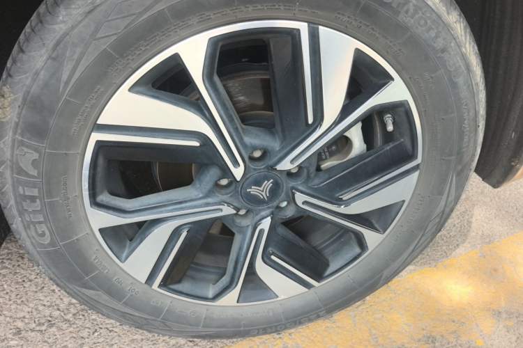 Used NETA U 2023 NETA U-Ⅱ 400 U-SHOW Edition Lithium-Ion Battery Right Front Wheel Hub