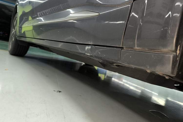 Used NETA U 2023 NETA U-Ⅱ Challenge Edition 400 U Show – Lithium Iron Phosphate Right Side Sill