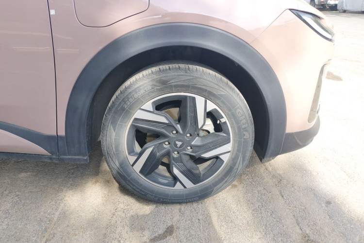 Used NETA U 2023 Neta U-Ⅱ 500 U Show Edition – Lithium Iron Phosphate Right Front Wheel Hub
