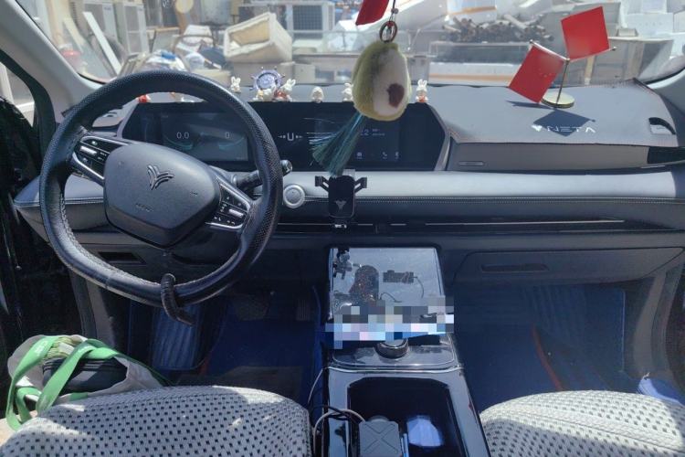 Used NETA U 2023 NETA U-Ⅱ 400 U-SHOW Edition Lithium-Ion Battery Center Console