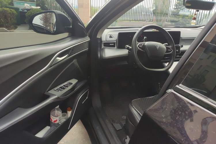Used NETA U 2023 NETA U-Ⅱ Challenge Edition 500 U Show – Lithium Iron Phosphate Driver Seat