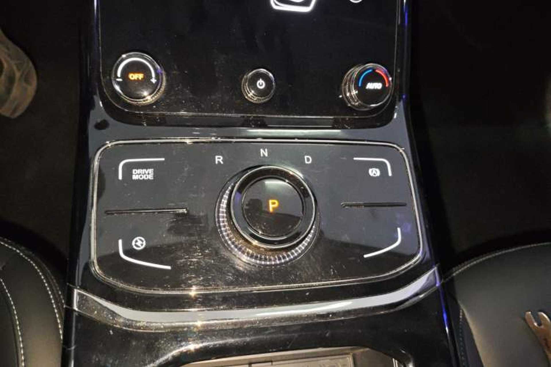 Used NETA U 2023 NETA U-Ⅱ 400 U-SHOW Edition Lithium-Ion Battery Gear Lever