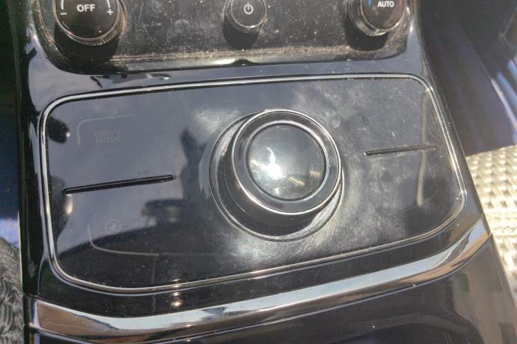 Used NETA U 2023 NETA U-Ⅱ 400 U-SHOW Edition Lithium-Ion Battery Gear Lever