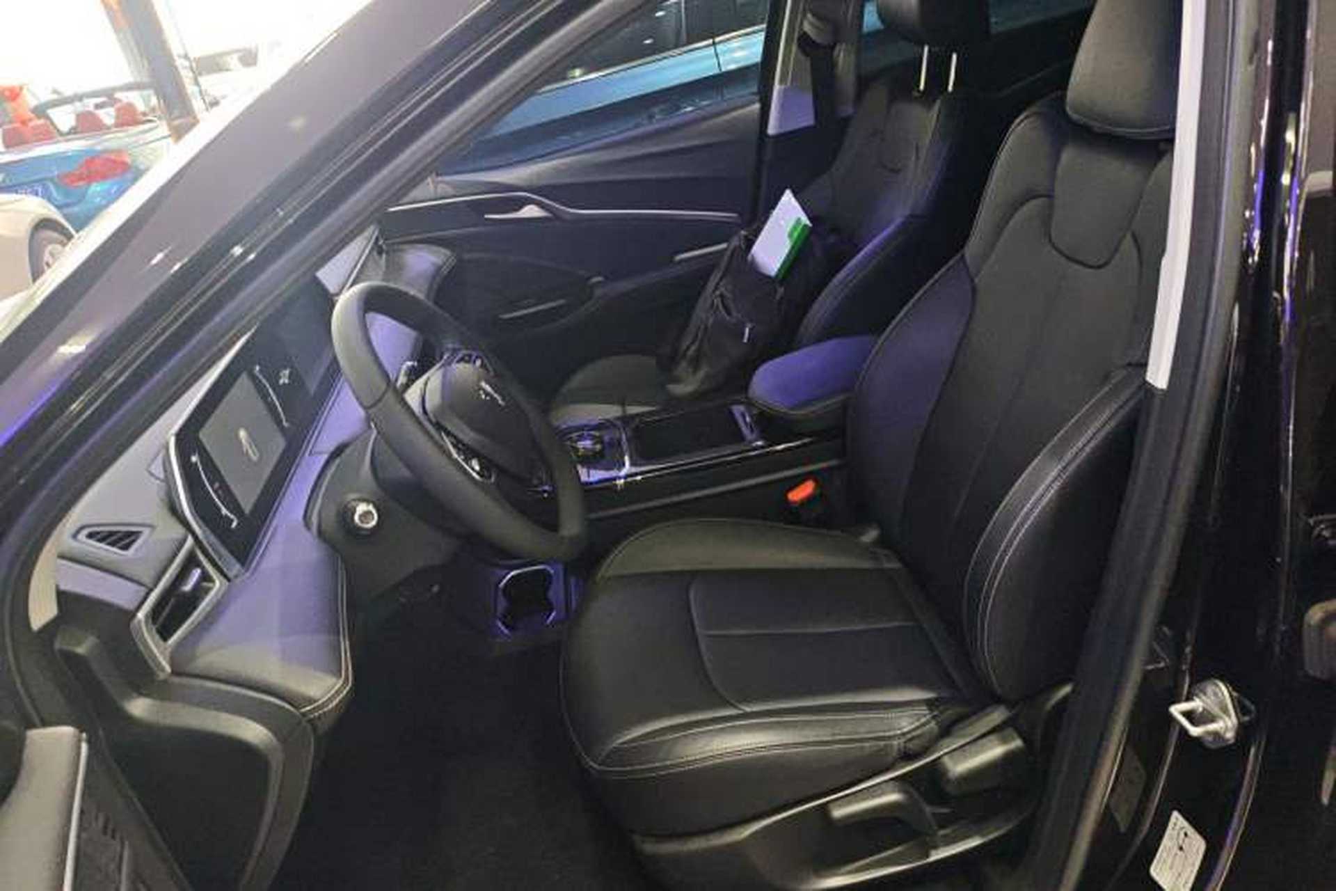 Used NETA U 2023 NETA U-Ⅱ 400 U-SHOW Edition Lithium-Ion Battery Left Front Seat