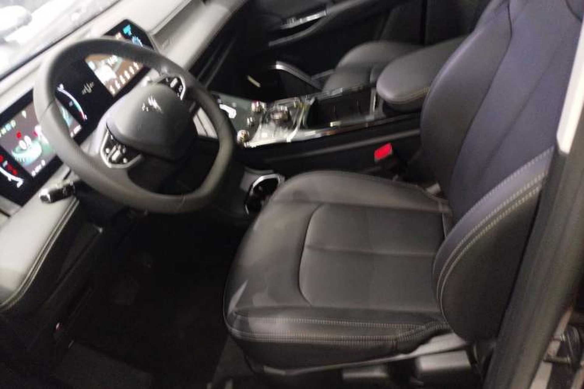Used NETA U 2023 NETA U-Ⅱ 400 U-SHOW Edition Lithium-Ion Battery Left Front Seat