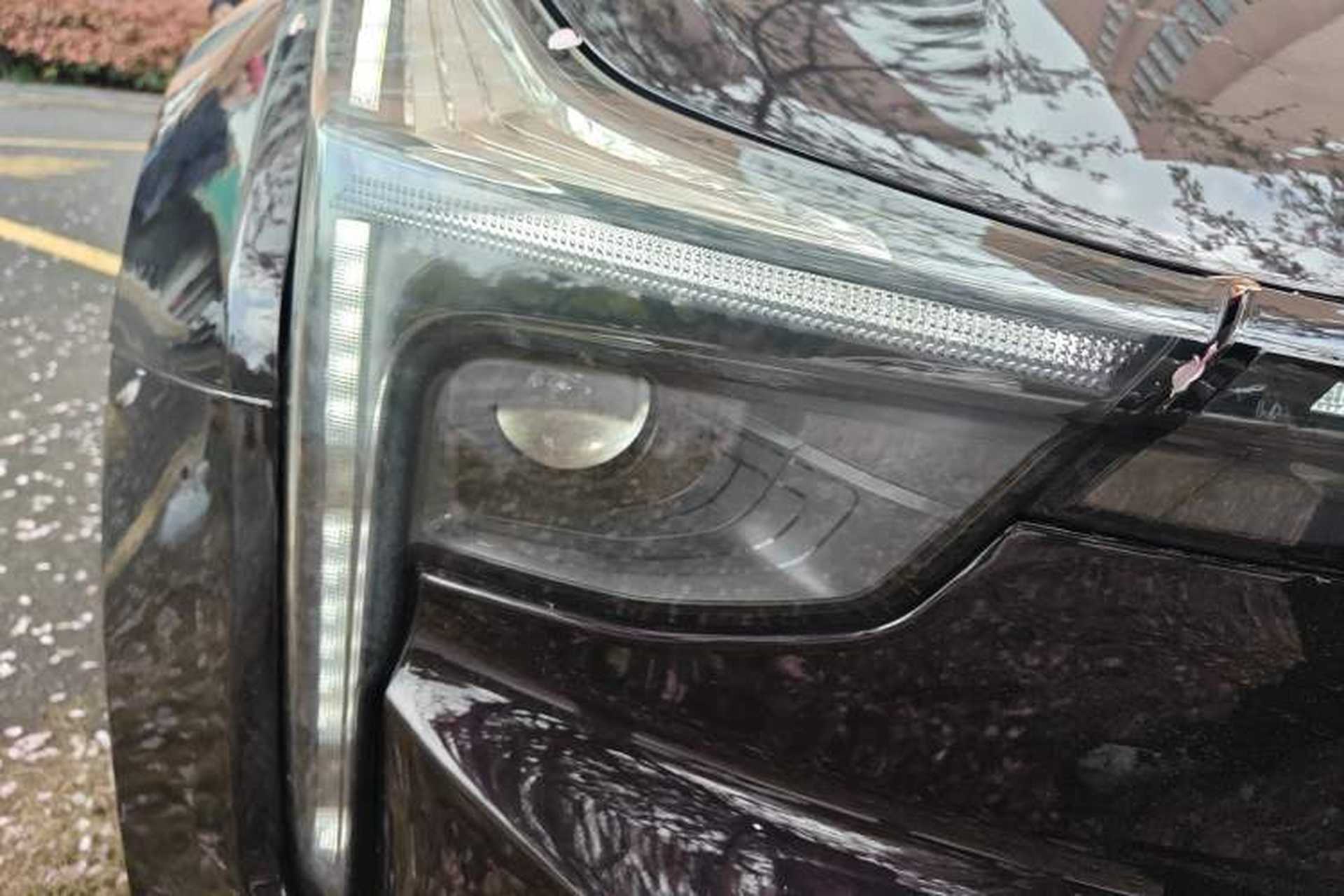 Used NETA U 2023 NETA U-Ⅱ 400 U Show Edition – Lithium Iron Phosphate Right Front Headlight