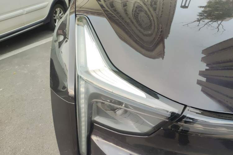 Used NETA U 2023 NETA U-Ⅱ Challenge Edition 500 U Show – Lithium Iron Phosphate Right Front Headlight
