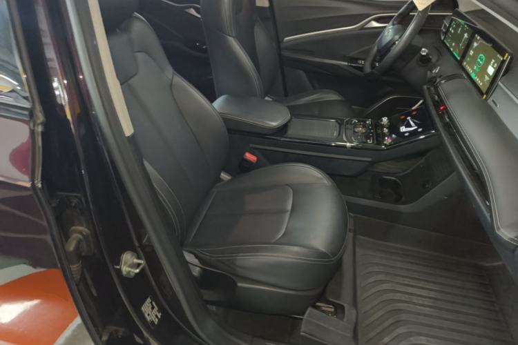 Used NETA U 2023 NETA U-Ⅱ Challenge Edition 500 U Show – Lithium Iron Phosphate Right Front Seat