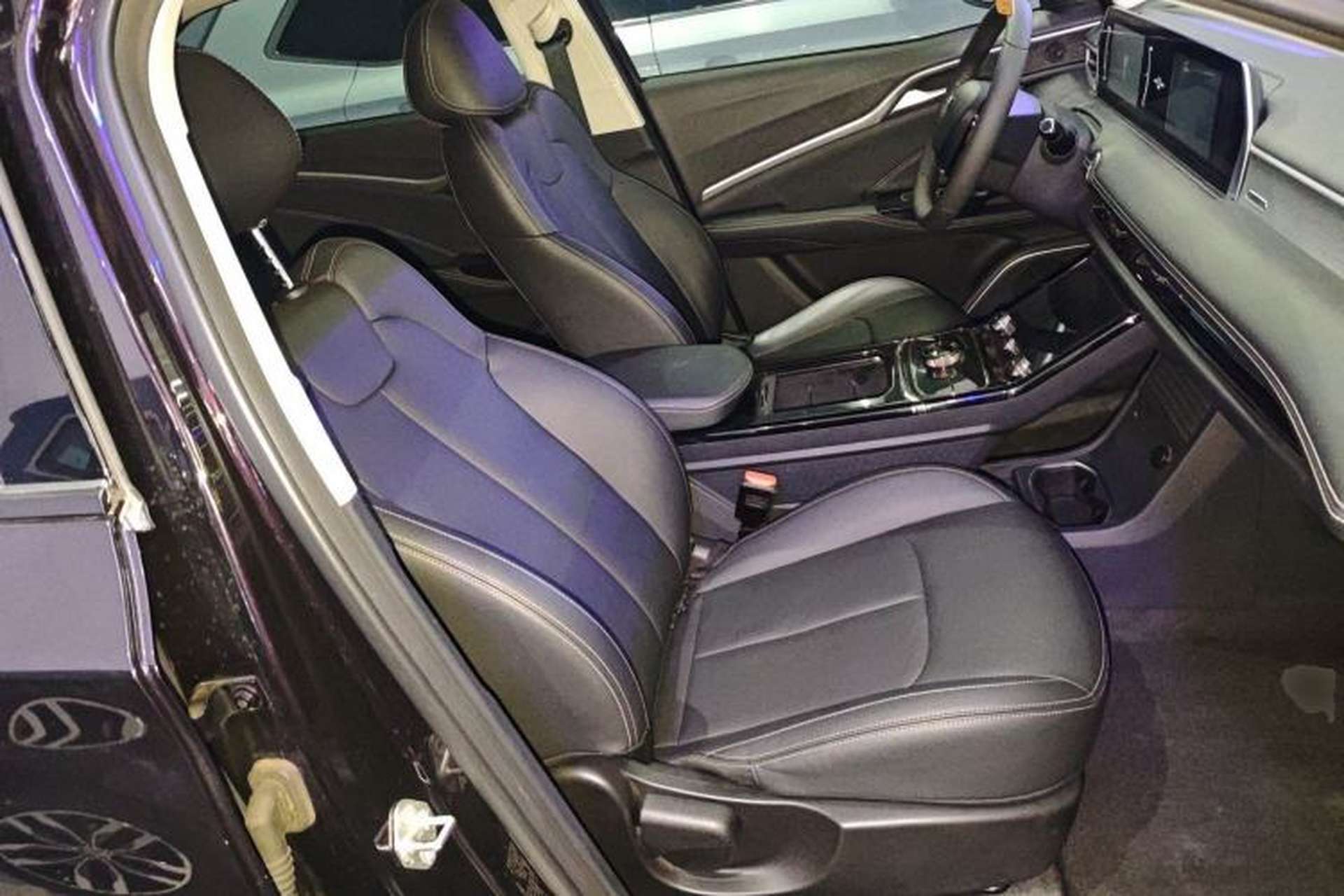 Used NETA U 2023 NETA U-Ⅱ 400 U-SHOW Edition Lithium-Ion Battery Right Front Seat
