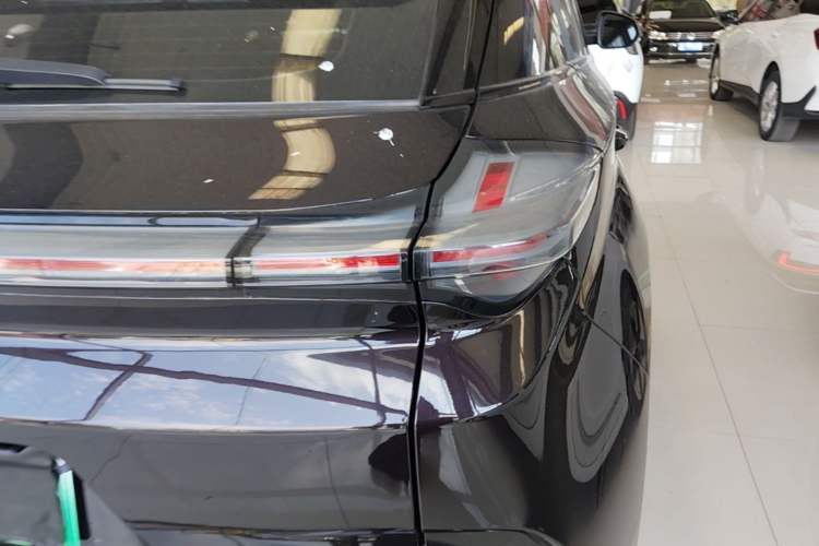 Used NETA U 2023 NETA U-Ⅱ Challenge Edition 500 U Show – Lithium Iron Phosphate Right Rear Taillight