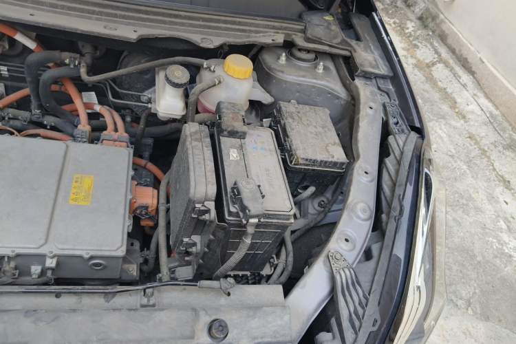 Used NETA U 2023 NETA U-Ⅱ 400 U-SHOW Edition Lithium-Ion Battery Engine Bay Left