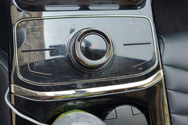 Used NETA U 2023 NETA U-Ⅱ 400 U-SHOW Edition Lithium-Ion Battery Gear Lever