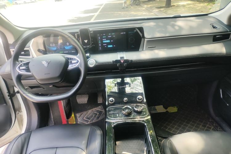 Used NETA U 2023 NETA U-Ⅱ 400 U-SHOW Edition Lithium-Ion Battery Center Console
