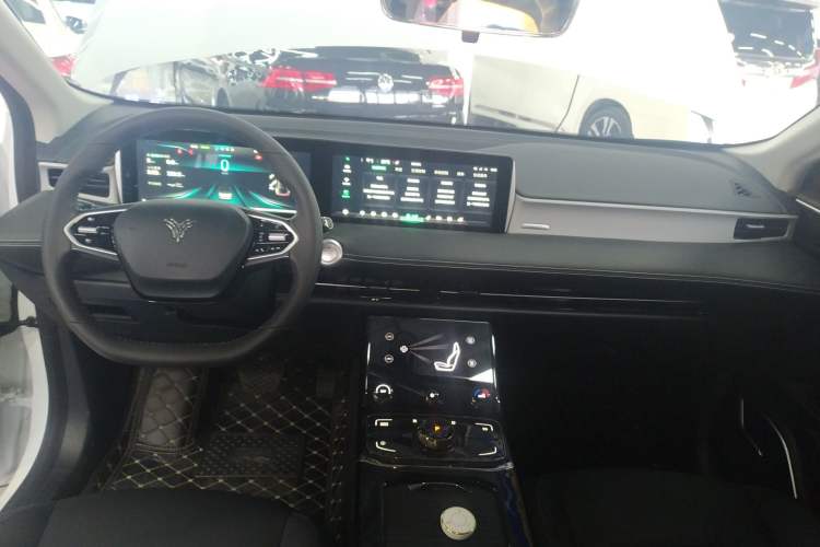 Used NETA U 2023 NETA U-Ⅱ Challenge Edition 500 U Show – Lithium Iron Phosphate Center Console