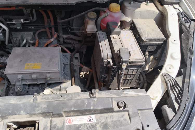 Used NETA U 2023 NETA U-Ⅱ 400 U-SHOW Edition Lithium-Ion Battery Engine Bay Left