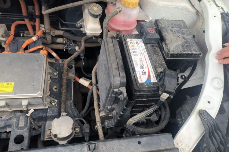 Used NETA U 2023 NETA U-Ⅱ 400 U-SHOW Edition Lithium-Ion Battery Engine Bay Left