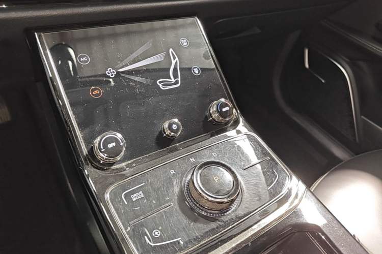 Used NETA U 2023 NETA U-Ⅱ 400 U-SHOW Edition Lithium-Ion Battery Gear Lever