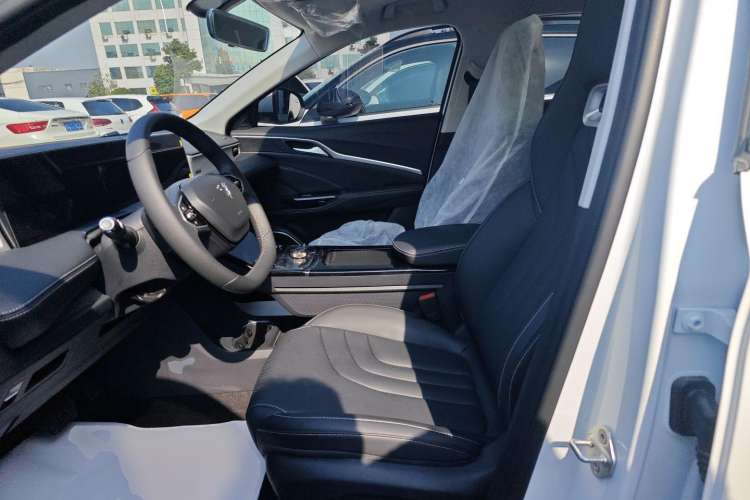 Used NETA U 2023 NETA U-Ⅱ Challenge Edition 400 Lite Lithium Iron Phosphate Interior 1