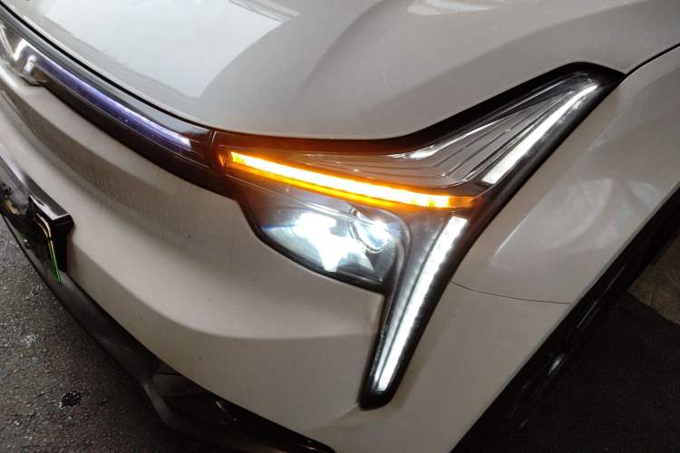Used NETA U 2023 NETA U-Ⅱ Challenge Edition 500 U Show – Lithium Iron Phosphate Left Front Headlight