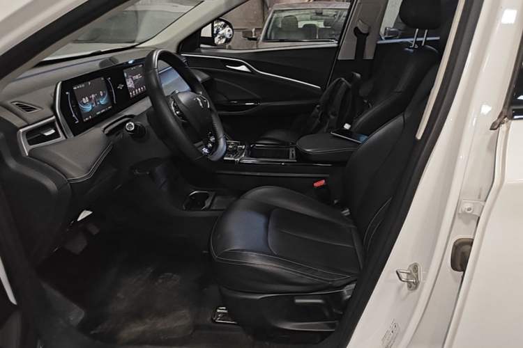 Used NETA U 2023 NETA U-Ⅱ 400 U-SHOW Edition Lithium-Ion Battery Left Front Seat
