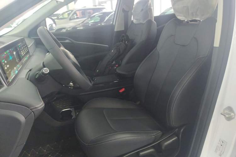 Used NETA U 2023 NETA U-Ⅱ Challenge Edition 500 U Show – Lithium Iron Phosphate Left Front Seat