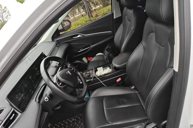 Used NETA U 2023 NETA U-Ⅱ Challenge Edition 500 U Show – Lithium Iron Phosphate Left Front Seat