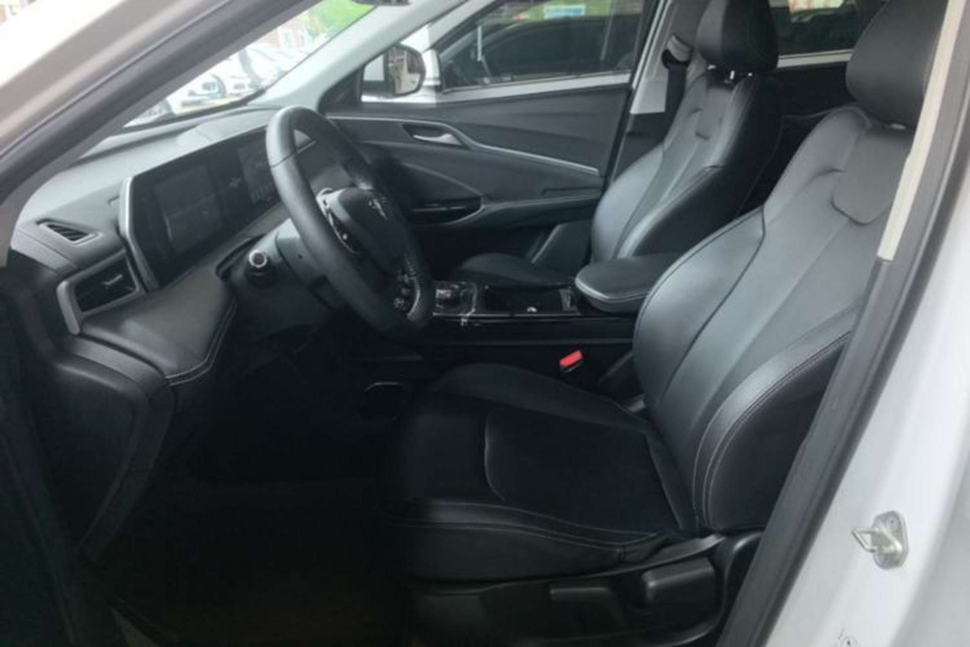 Used NETA U 2023 NETA U-Ⅱ 400 U-SHOW Edition Lithium-Ion Battery Left Front Seat