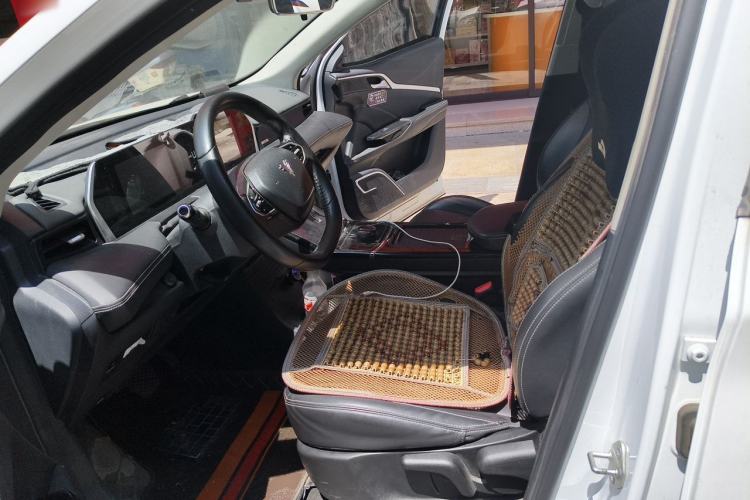Used NETA U 2023 NETA U-Ⅱ 400 U-SHOW Edition Lithium-Ion Battery Left Front Seat