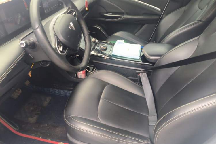 Used NETA U 2023 NETA U-Ⅱ 400 U-SHOW Edition Lithium-Ion Battery Left Front Seat
