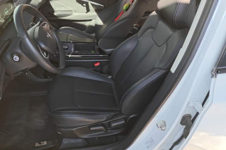 Used NETA U 2023 NETA U-Ⅱ Challenge Edition 400 U Show - Lithium-Ion Battery Left Front Seat